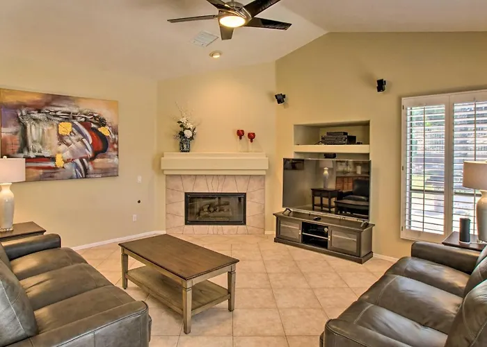 Holiday home Pool, Hot Tub & Grill: Spacious Retreat