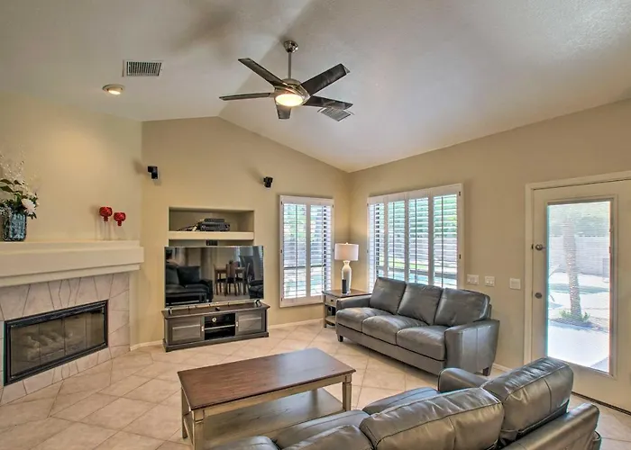 Holiday home Pool, Hot Tub & Grill: Spacious Retreat