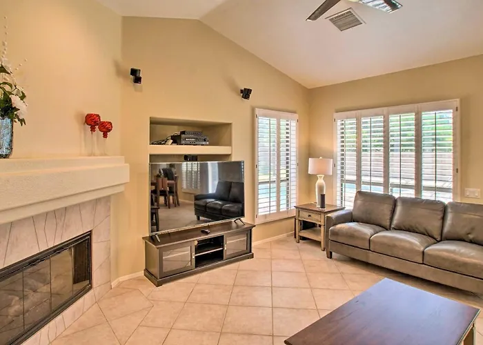 Pool, Hot Tub & Grill: Spacious Retreat