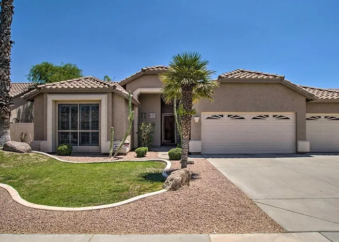 Holiday home Pool, Hot Tub & Grill: Spacious Retreat Chandler