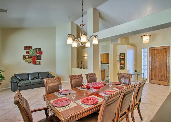 Holiday home Pool, Hot Tub & Grill: Spacious Retreat *