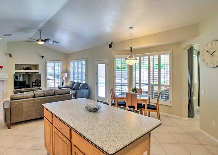 Pool, Hot Tub & Grill: Spacious Retreat Chandler