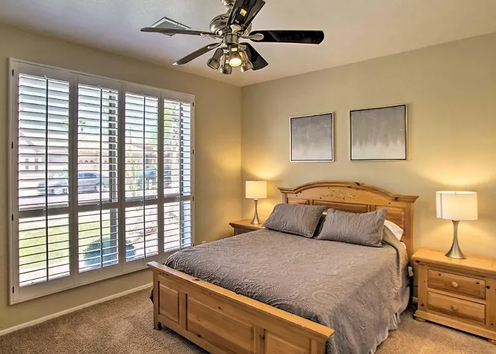 Holiday home Pool, Hot Tub & Grill: Spacious Retreat Chandler