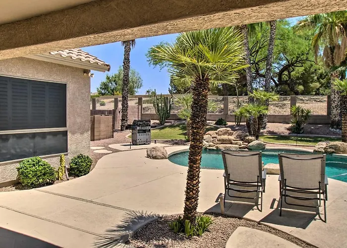 Pool, Hot Tub & Grill: Spacious Retreat *