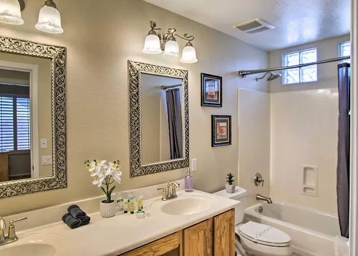 Holiday home Pool, Hot Tub & Grill: Spacious Retreat Chandler