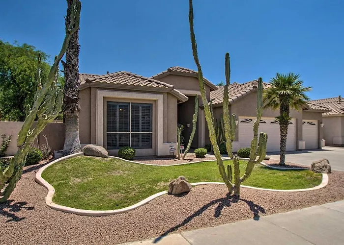 Holiday home Pool, Hot Tub & Grill: Spacious Retreat *
