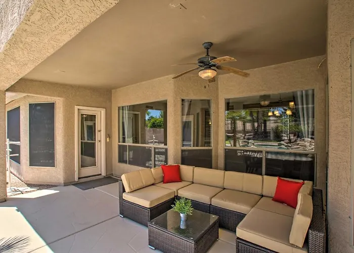 Pool, Hot Tub & Grill: Spacious Retreat